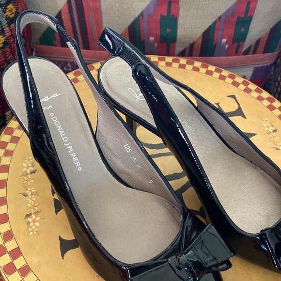 Donald J. Pliner Black Patent Leather Slingbacks with Bow by Lisa - Picture 2 of 9